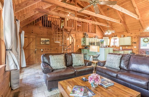 Clarkesville Cabin | Lazy Bear Cabin - Breathtaking Mountain Views, Hot Tub & Fire Pit