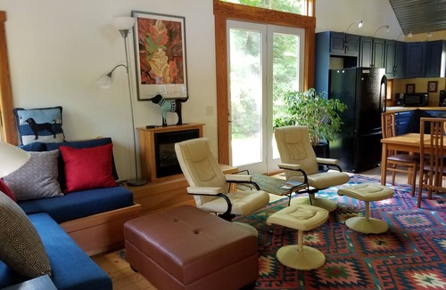 Suttons Bay Cottage | Suttons Bay-Fire Pit, walk to town/beach, brewery, dining