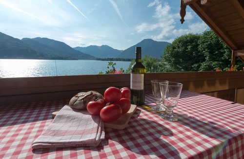 Abwinkl Apartment | Vacation apartment 3 - Seerose am See - Dream vacation directly on Lake Tegernsee