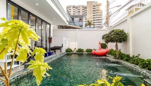 芭提雅步行街旁 9卧室泳池别墅 in Pattaya