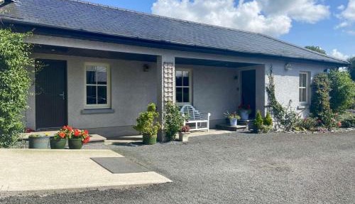 1-Bed Apartment Near Nenagh & Lough Derg in Hackstown Bridge