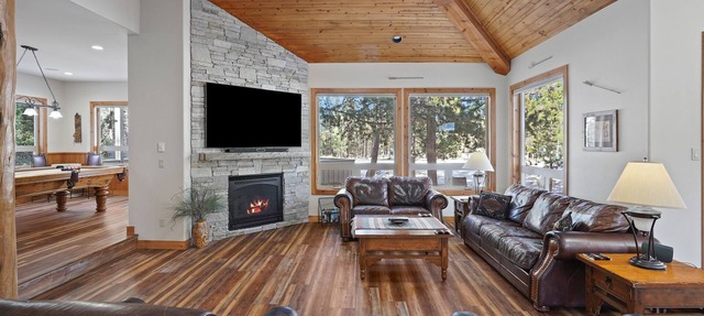 11 Vine Maple - Pool Table, Bikes, Luxury Lodge, A/C, SHARC Passes, Hot Tub in Sunriver