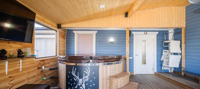 3 bedrooms House with big hot tube. in Turku