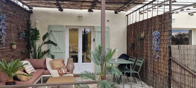 5 minutes from Porto-Vecchio, a spacious, cozy one-bedroom apartment with a fenced-in garden in Porto-vecchio