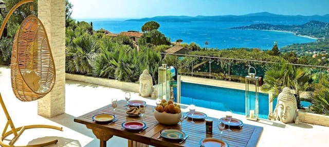 5* VILLA. Superb sea view. Heated swimming pool. Jacuzzi. Sauna in Les Issambres