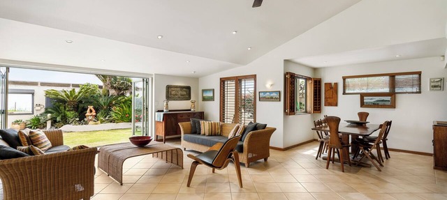 Absolute beachfront position on Waiheke Island. in Onetangi