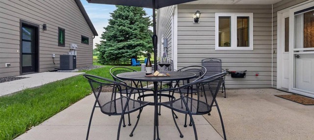 Amazing 2-BR townhome, Sleeps 6 in Spirit Lake