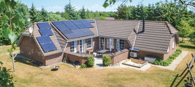 Awesome home in Oksbøl with sauna in Oksbøl