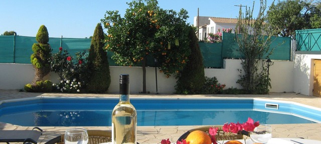 Beach Villa with Private Pool, 50m to Beach, Wifi, A/C, All Amenities in Paphos