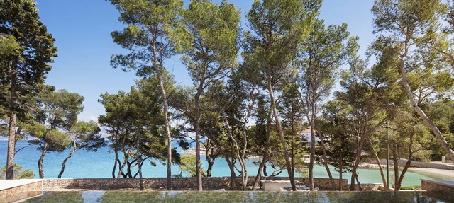 Beachfront Villa Brac Enigma with Pool in Sutivan