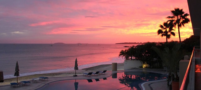 Best value ! Luxury Beach Front Condo in Emiliano Zapata