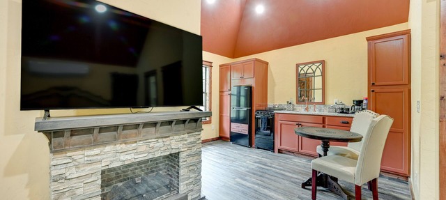 Blissful Broken Bow Studio: Fire Pit & Jacuzzi Tub in Broken Bow