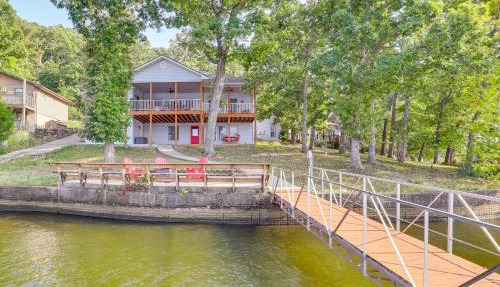 Boat, Fish & Explore! Gem on Lake of the Ozarks in Roach