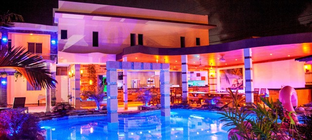 Brand New Luxury 14BD Party Villa, steps from Clubs/Beaches! in Sosúa