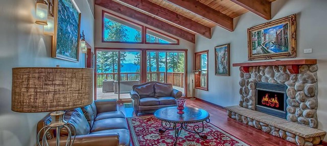 Breathtaking Lake Tahoe Views Hot Tub Minutes to Heavenly & Zephyr Cove in South Lake Tahoe