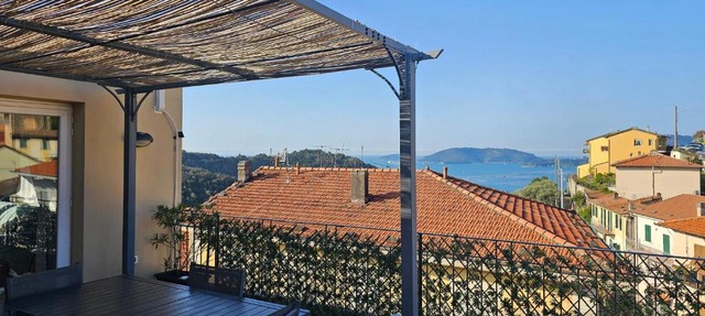 "Brezza Marina" con terrazza vista mare in Pitelli