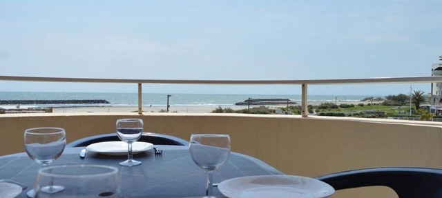 Cap d'Agde: 1-BR Apt with pool, parking, 50m from beach in Cap d'Agde