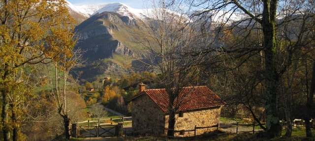Charming cottage in the valleys pasiegos. Stunning views of the mountains. in San Roque de Riomiera