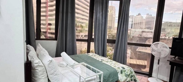 Charming overview studio by Greenbelt (Netflix & pool) in Manila
