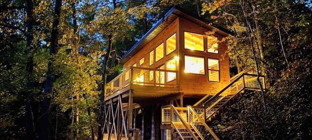 Cliffline Twilight |Cliffside Hot Tub ·RRG Retreat | Epic views & Pet Friendly in Slade