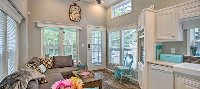 Cozy Broken Bow Getaway w/Fire Pit, 5 Mi to Lake! in Broken Bow