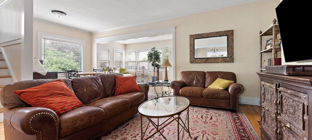 Cozy Historical Home-Trendy Lakes Area- 3 Bedroom 1 & 1/2 Bath in Minneapolis