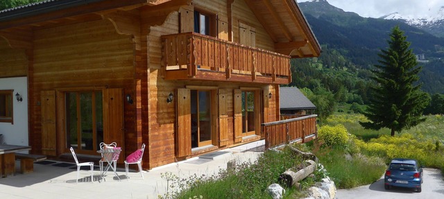 Crans Montana - Large and modern chalet with stunning views in a quiet setting in Randogne