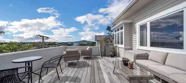 Devonport Villa with Rangitoto Views in Devonport