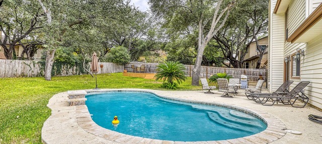 Dog-friendly chic home w/private outdoor pool, gas grill, & enclosed backyard in San Antonio