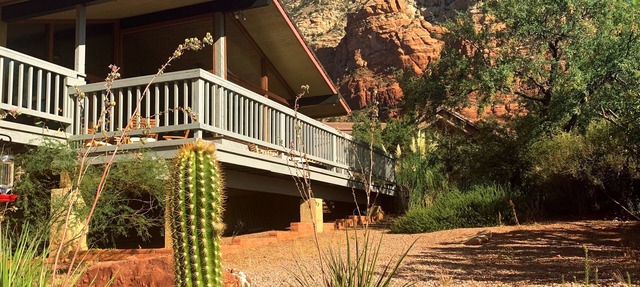 Dynamite Red Rock Views w Spa & gas fire-table in Sedona