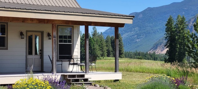 Epic Views - Peaceful, Eco-friendly Home - 30 Minutes to Glacier National Park in Kalispell