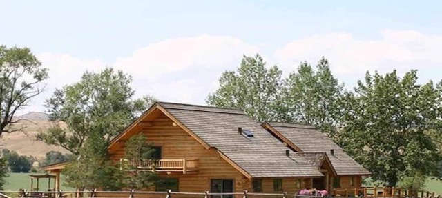 Experience Montana. Spectacular views, spacious log lodge. Perfect for families in Gallatin Gateway