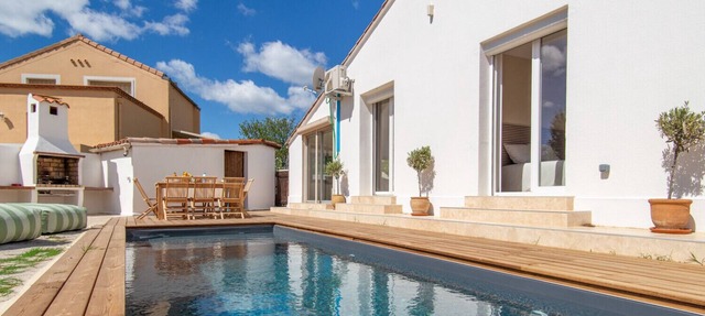 Frontignan, Villa Bianca, pool and garden in Frontignan