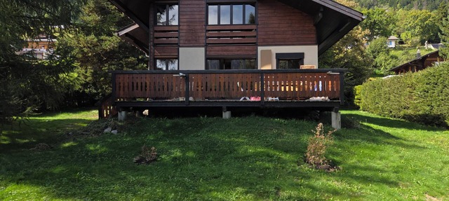 Fully-equipped family chalet with large garden 300m from lifts. in Leysin