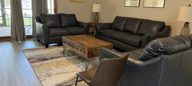 House 1/2 miles to Kinnick Stadium in University Heights in Iowa City