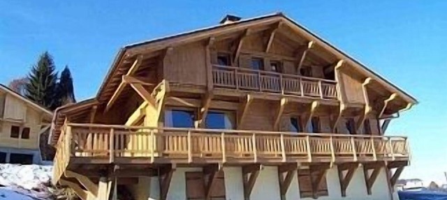 Huge Chalet in Combloux, sleeps up to 14, 5mins access to huge Evasion ski area. in Combloux