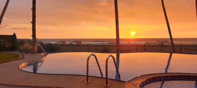 Ingels Beach Villa - Absolutely Beachfront in Wadduwa