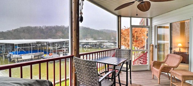 Lakefront Camdenton Condo with Screened Porch! in Camdenton