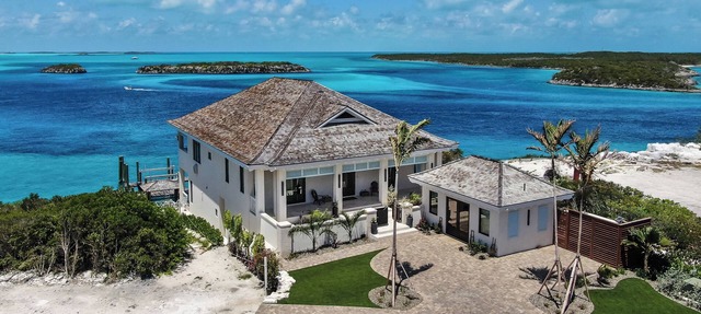 LUXE-Upper or Lower Level with private entrance-contact host for availability in Staniel Cay