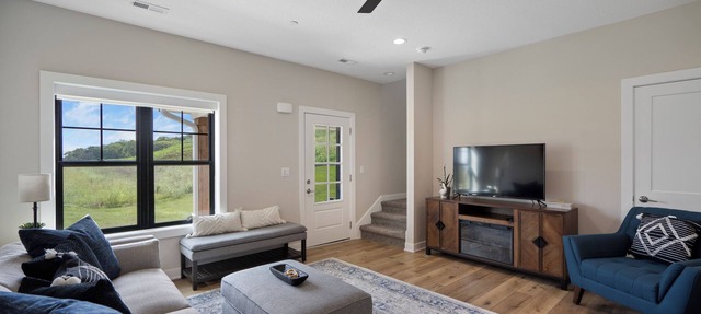 Luxurious Comfort & Convenience in West Des Moines