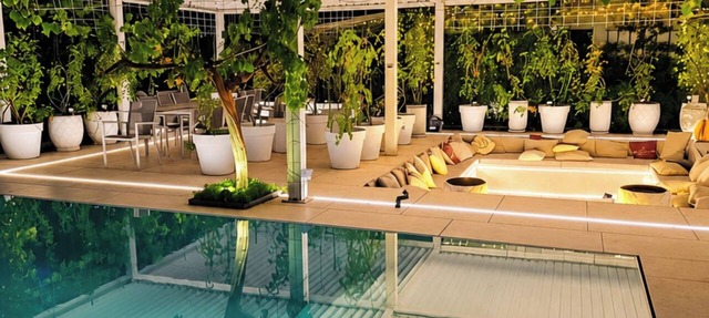 Luxurious large Home + Pool + Garden + Koi Pond 15 min. from city center in München