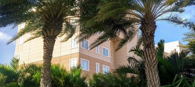 Luxury & Tranquility at Le Vent Condominium on Eagle Beach in Eagle Beach