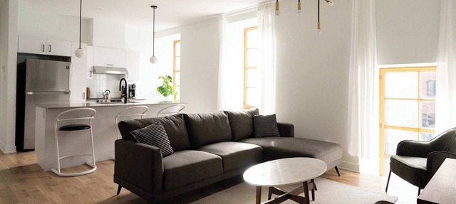 Maison Rasco Two-Bedrooms Apartment Old Montreal Walk to Restaurants & Shops Pet Friendly Self Check-In Access Full Kitchen Wi-Fi AC in Montreal
