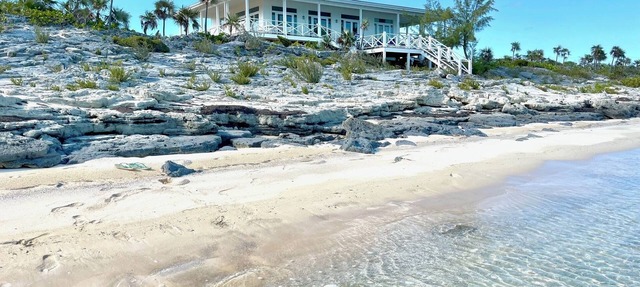 Modern Beachfront Cottage in Little Exuma
