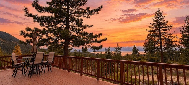New Property Lake View Retreat, HotTub, AC, Lake Views, close to town (SL175) in Stateline