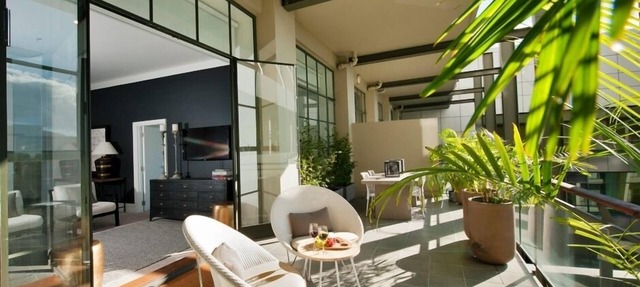 NY-style apt, 2 bed, large sunny terrace, rooftop pool, Auckland City in Auckland CBD