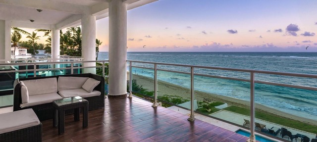 Oceanfront Hot Tub Pool King Size Bed 305 in Kite Beach