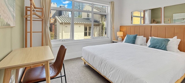 Parkside 1 bedroom home, Whisper quiet in North Sydney