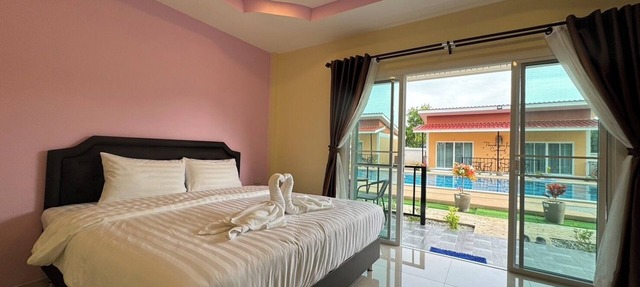 Patcharee Resort in Wichit