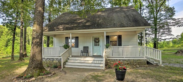 Peaceful Broken Bow Cottage w/Fire Pit! in Broken Bow